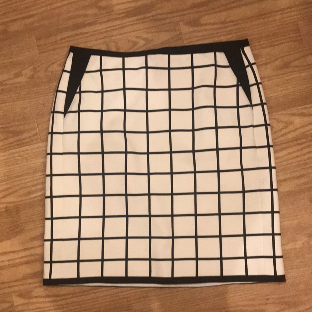 🌼3/$30🌼 WHBM black cream skirt Sz 4